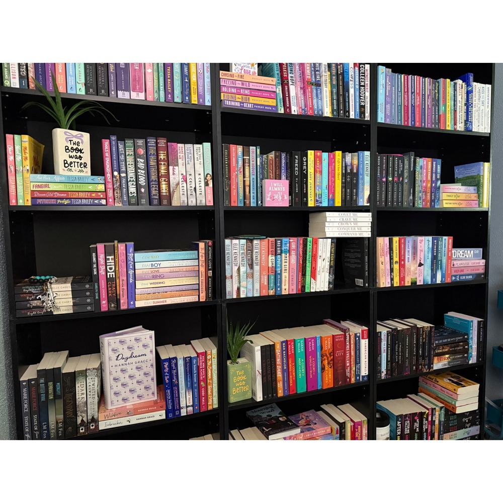 Lots and lots of books!! Full sets!! Read full descriptions!!